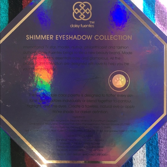 New! Daisy Fuentes Shimmer Eyeshadow 16 Palette - Picture 5 of 8